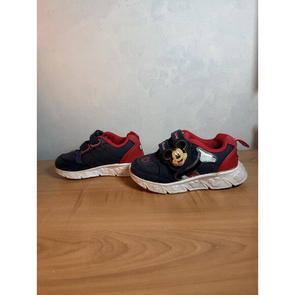 Disney Junior Mickey Mouse Sneakers Baby Size 7 Easy Close Easy Off - Picture 1 of 10